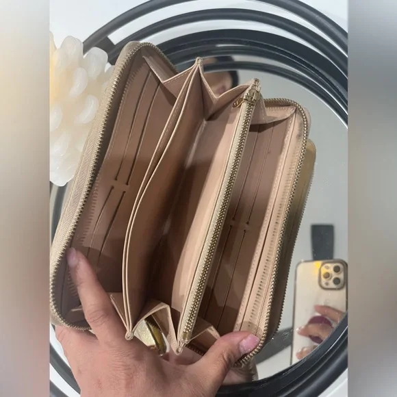 Louis Vuitton Vernis Sarah Wallet - Picture 8 of 12